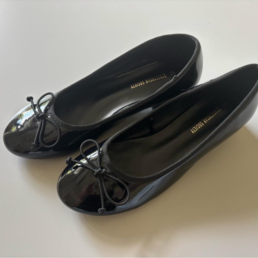 Elegant Black Ballet Flats